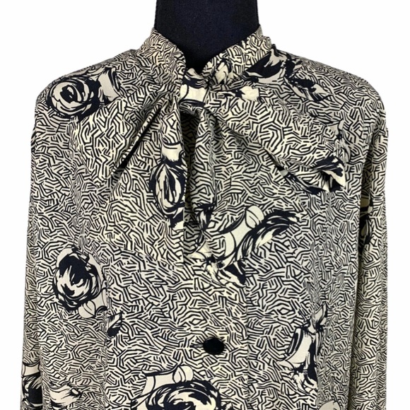 Rare Vintage Givenchy Blouse 🔥 - Picture 2 of 10